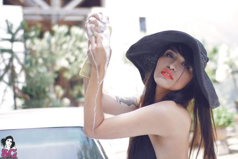 Morena gostosa rabuda pelada carro