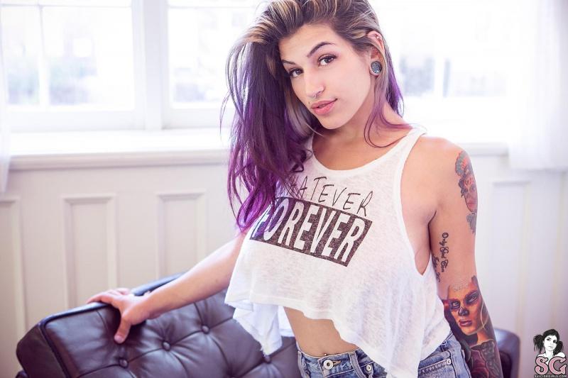 Ruivinha linda tatuada com seios perfeitos muito sexy