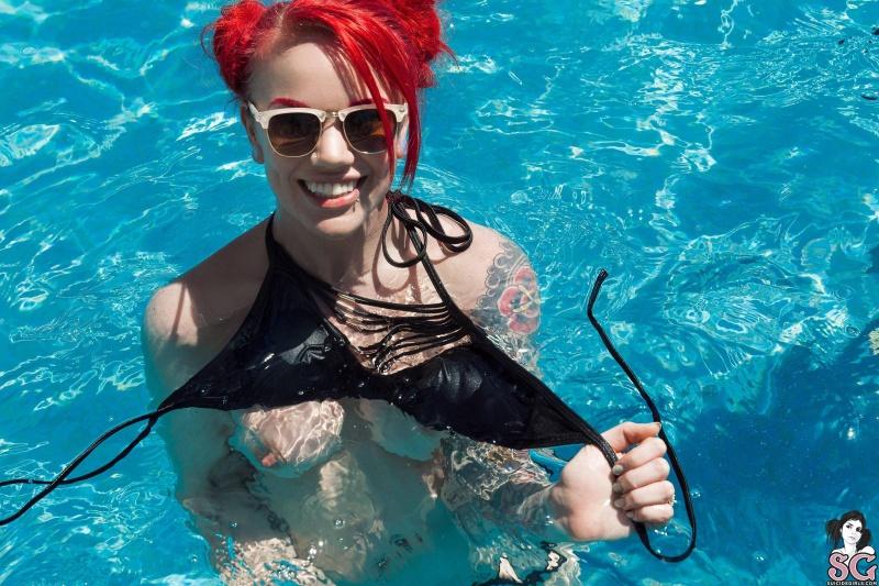 Várias gostoas tatuadas lindas peladinhas