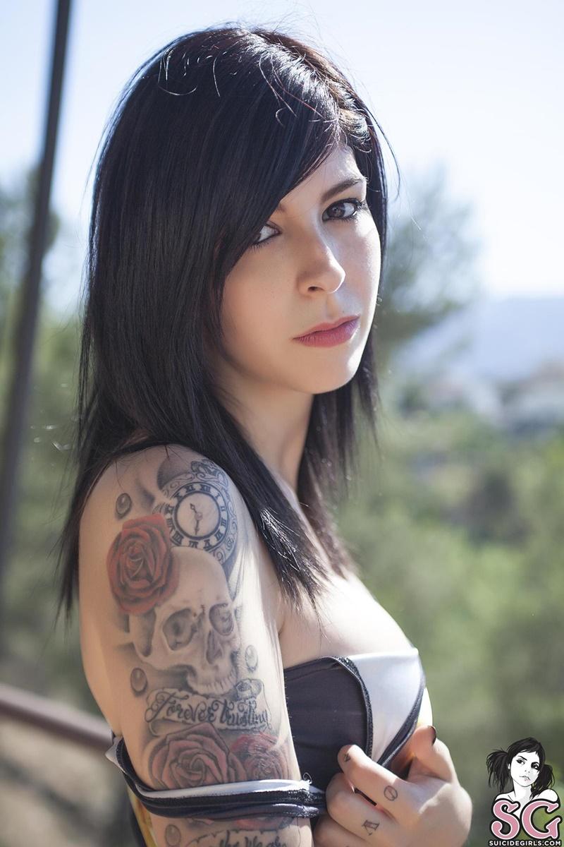 Morena gostosa peladinha bem ninfeta delicia 