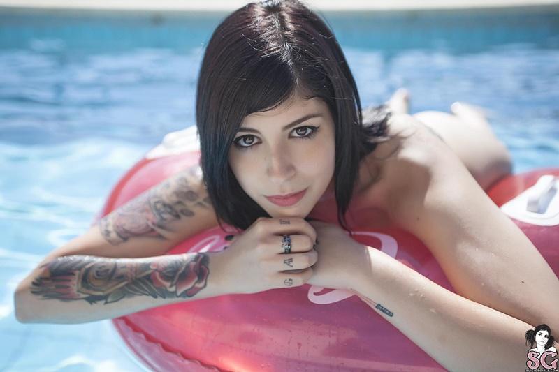 Morena gostosa peladinha bem ninfeta delicia 