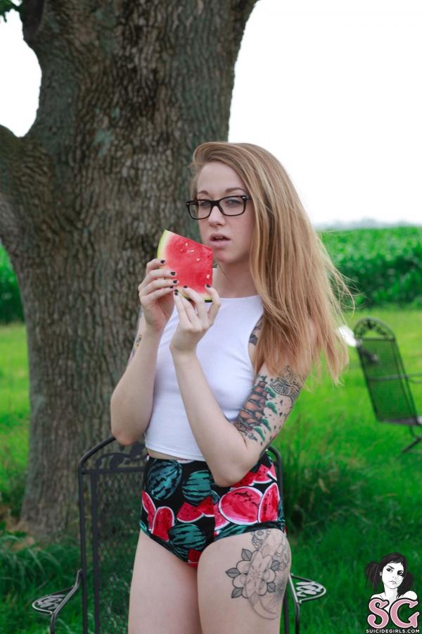 Loirinha gostosa peladinha buceta depilada seios lindos