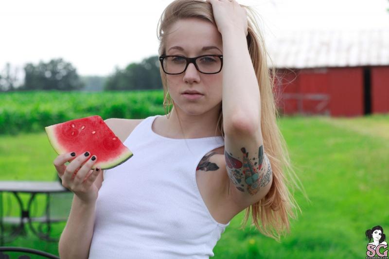 Loirinha gostosa peladinha buceta depilada seios lindos