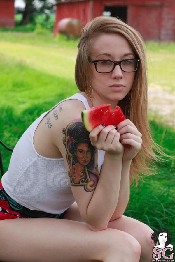 Loirinha gostosa peladinha buceta depilada seios lindos