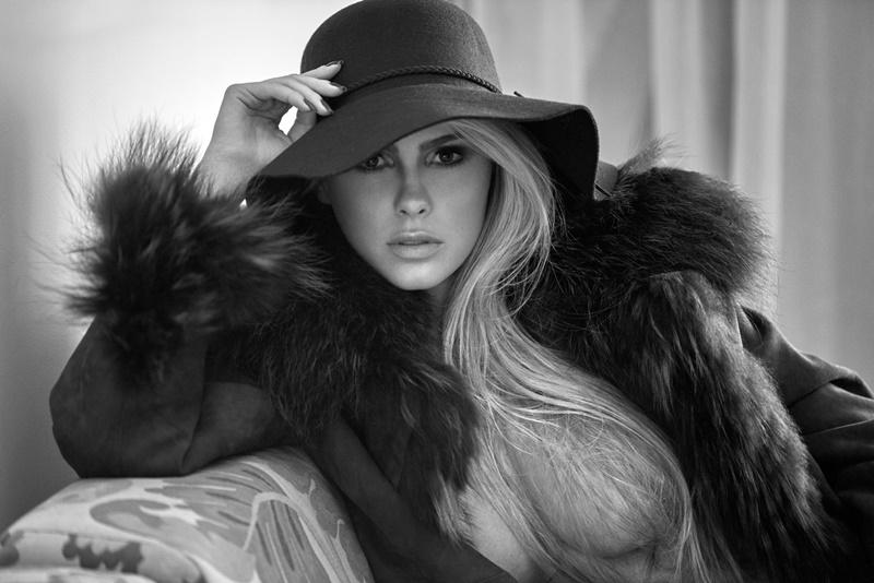 Brasileira famosa safadinha pelada de seios grandes