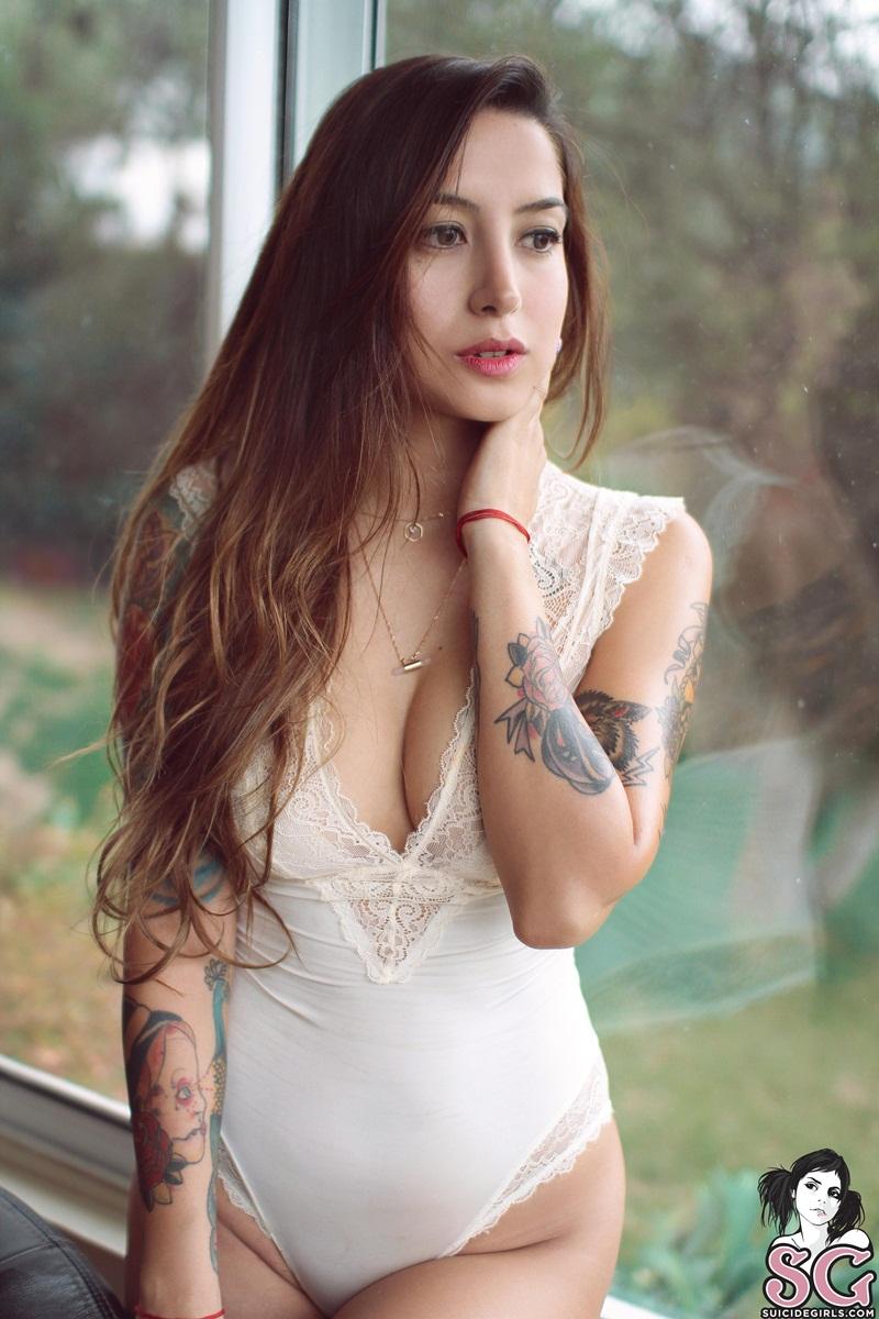 Morena gostosa delicia peladinha bem sensual e safada