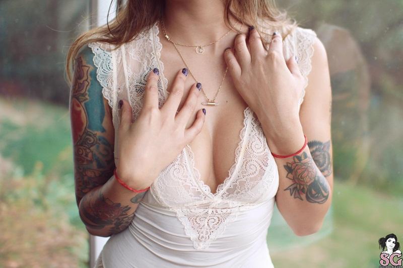 Morena gostosa delicia peladinha bem sensual e safada