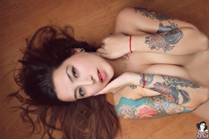 Morena gostosa delicia peladinha bem sensual e safada