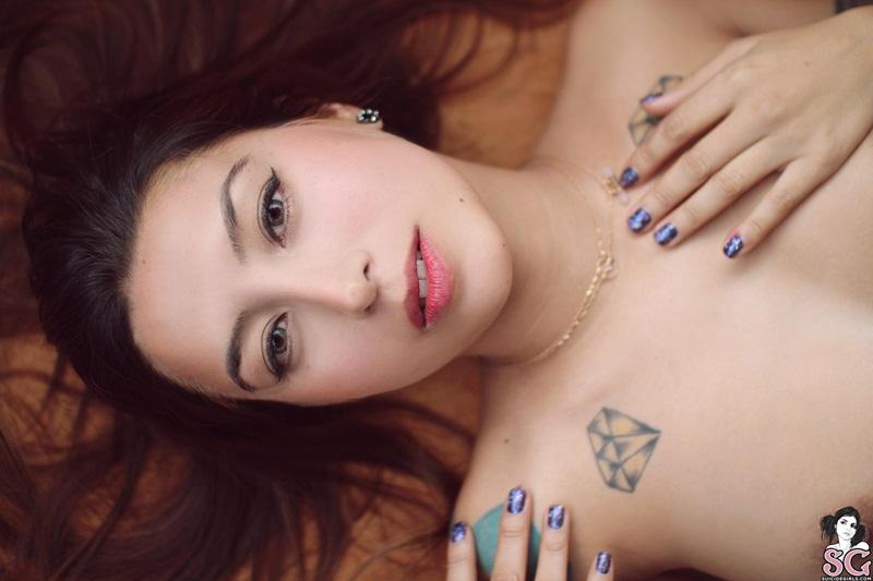 Morena gostosa delicia peladinha bem sensual e safada