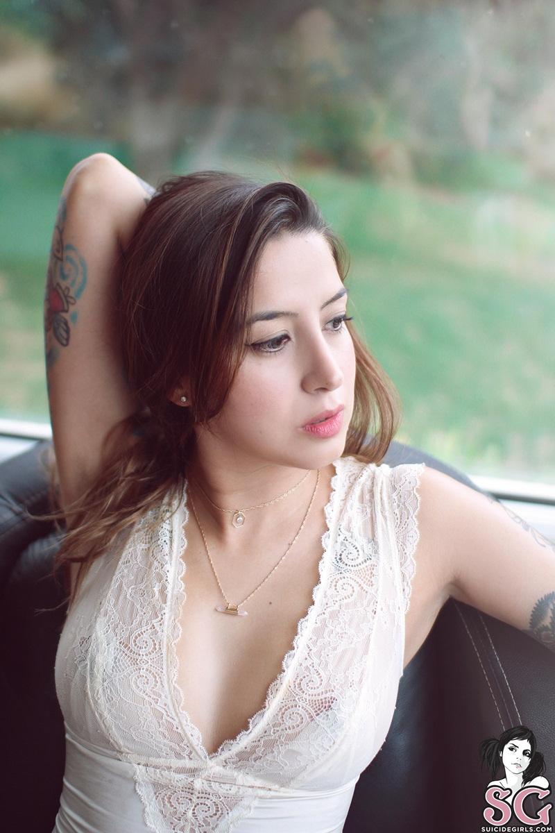 Morena gostosa delicia peladinha bem sensual e safada