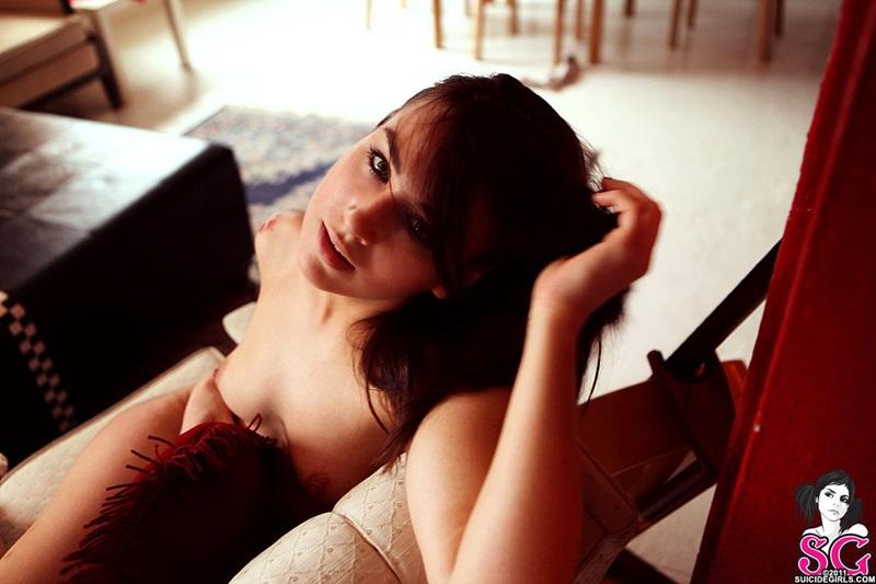 Morena tatuada bailarina pelada gostosa sem roupa