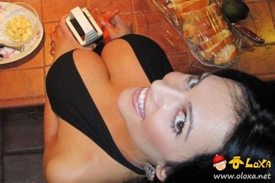 beautiful-cleavage-27 beautiful-cleavage-27