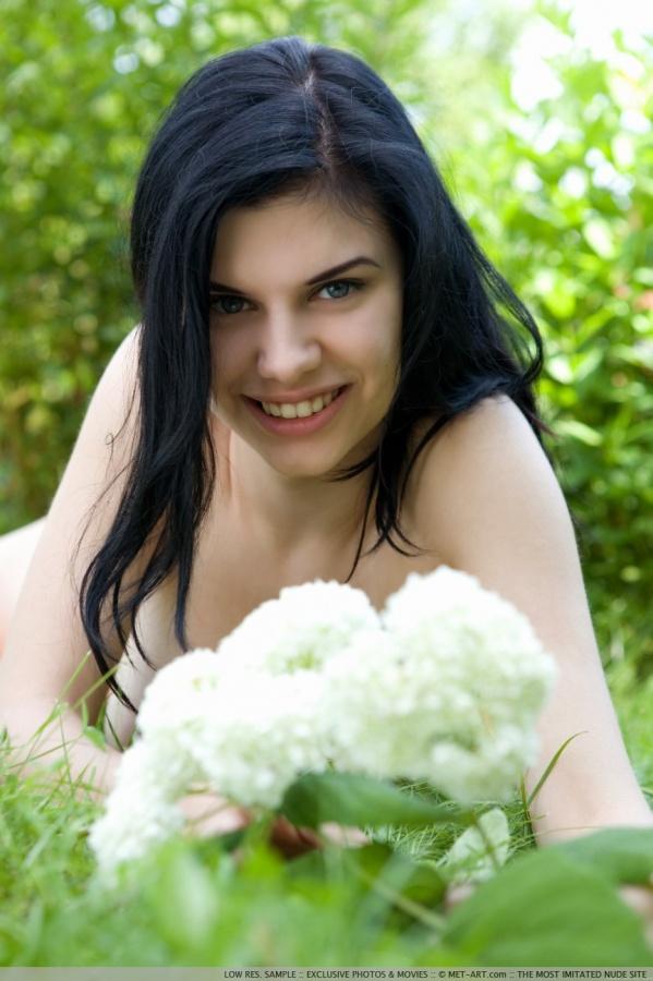 Gata muito gostosa com uma bela bundinha perfeita.