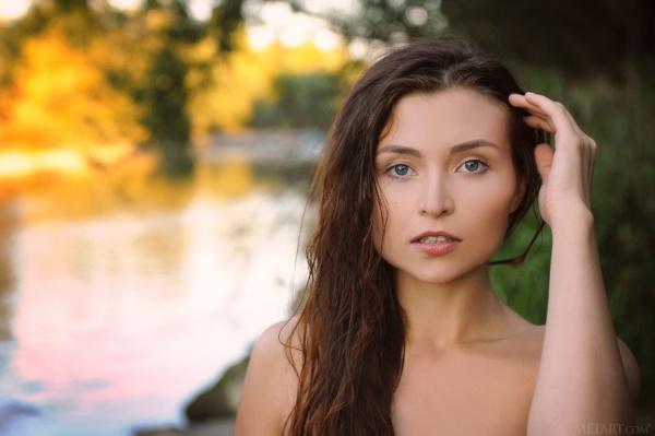 Gatinha toda boa com um belo corpinho sensacional.