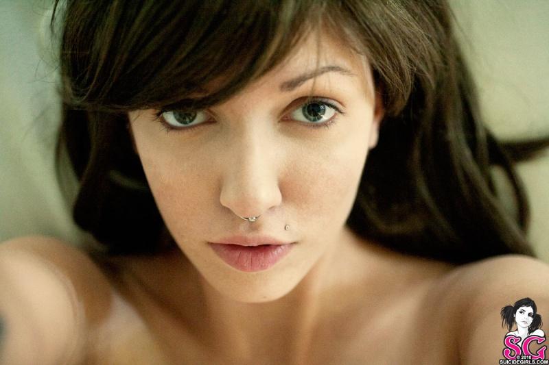 Morena gostosa pelada sem roupa