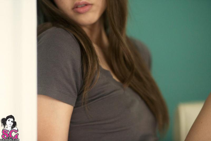 Morena gostosa pelada sem roupa