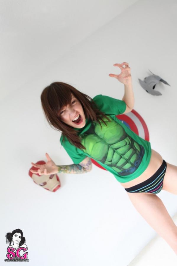 Morena nerd capitão américa peladinha bucetuda