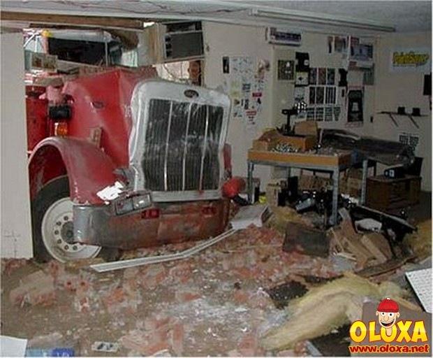 big_truck_accident_07