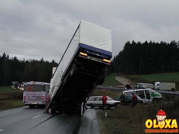 big_truck_accident_17