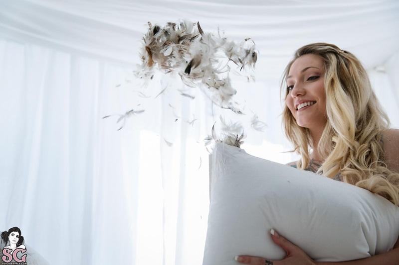 Loiraça linda com seios perfeitos bunda gostosa nua