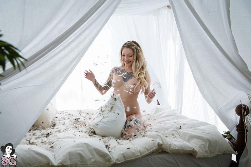 Loiraça linda com seios perfeitos bunda gostosa nua