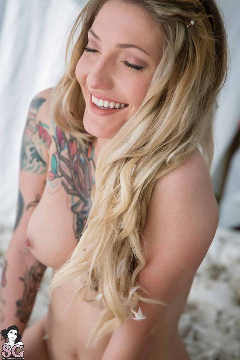 Loiraça linda com seios perfeitos bunda gostosa nua