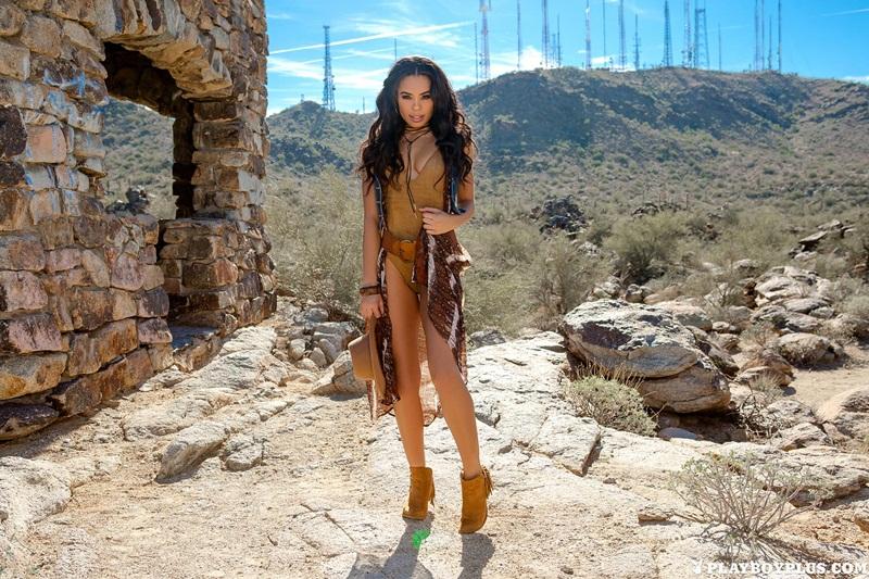 Briana Ashley morena gostosa bem sensual e safadinha para a Playboy