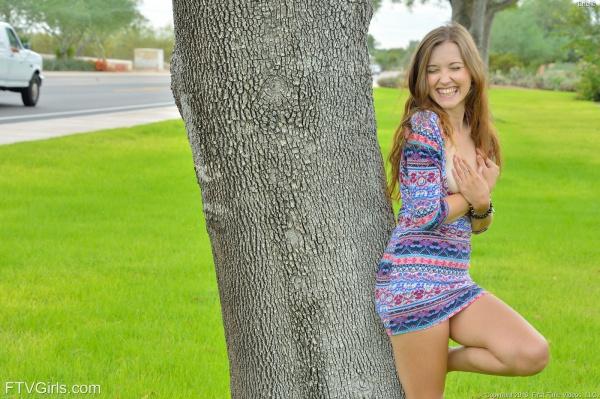 Gatinha muito gostosa com um belo corpinho sensacional.