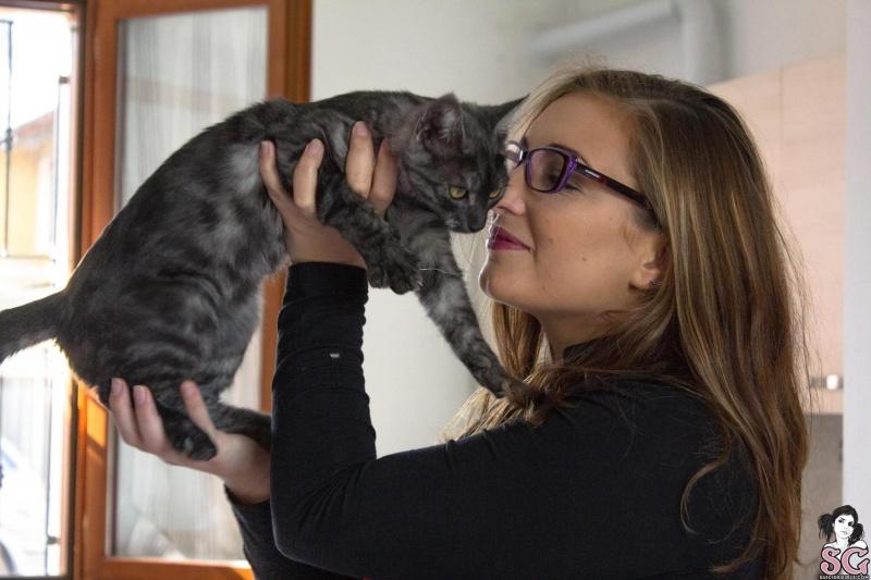 Morena linda e cavalona bem gostosa com peitões grandes lind