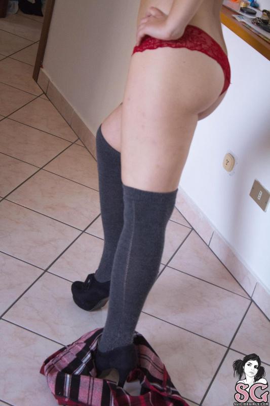 Morena linda e cavalona bem gostosa com peitões grandes lind