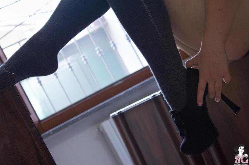 Morena linda e cavalona bem gostosa com peitões grandes lind