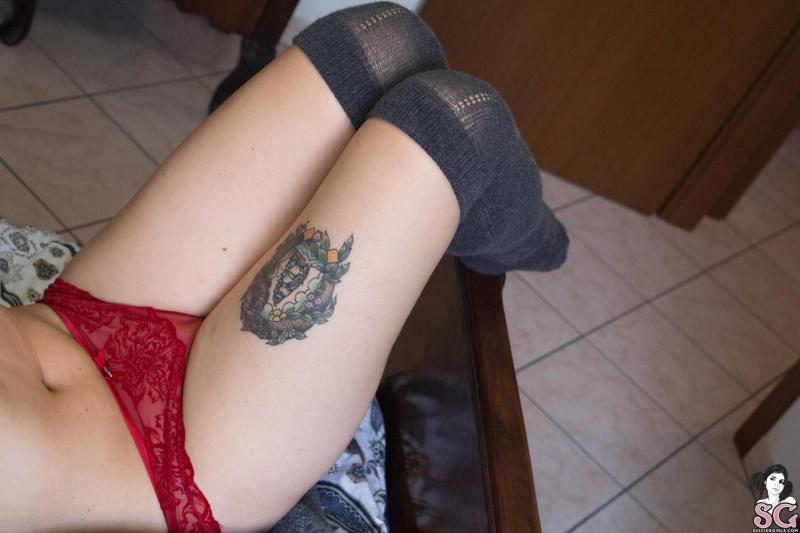 Morena linda e cavalona bem gostosa com peitões grandes lind