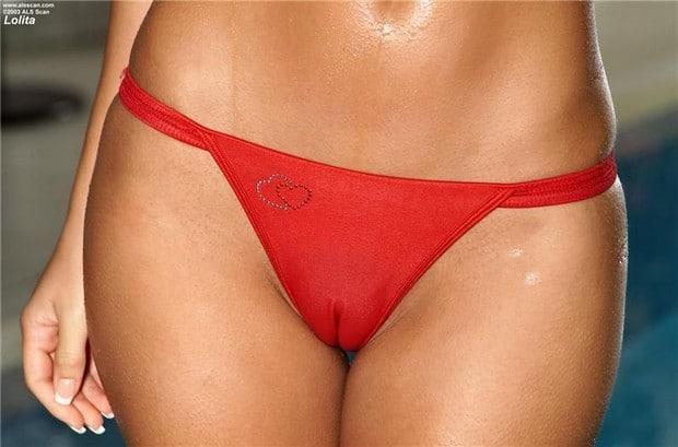 Close frontal de calcinha marcando a pata de camelo com perfeição milimétrica