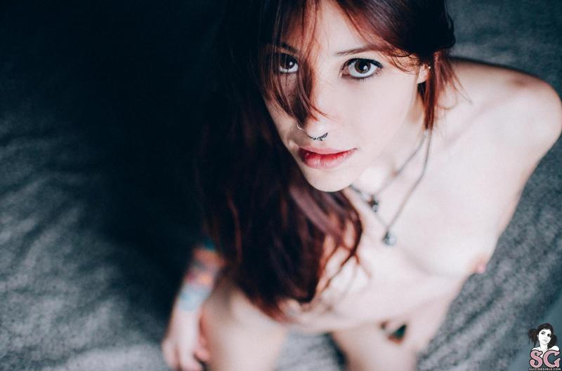 Morena tatuada sensual gostosinha