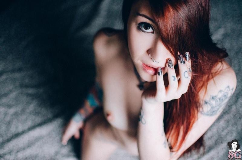 Morena tatuada sensual gostosinha