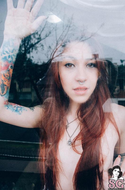 Morena tatuada sensual gostosinha