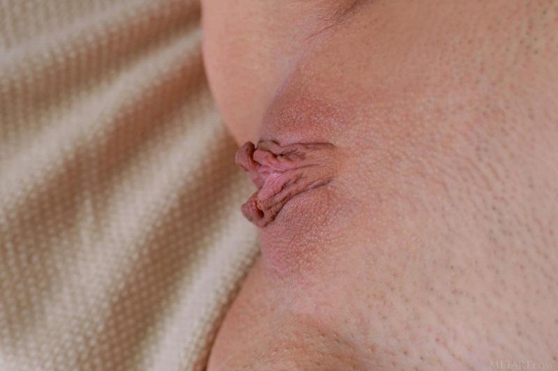 Gostosa safadinha tomando banho bem delicia de seios lindos 