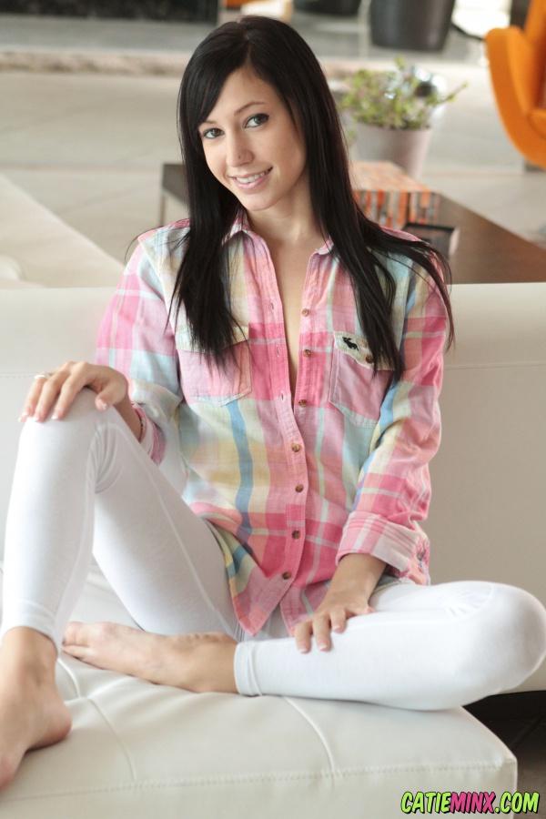 Ninfeta da buceta rosadinha bem safada e muito gostosa