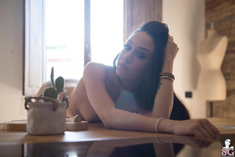 Moreninha linda pelada gostosa