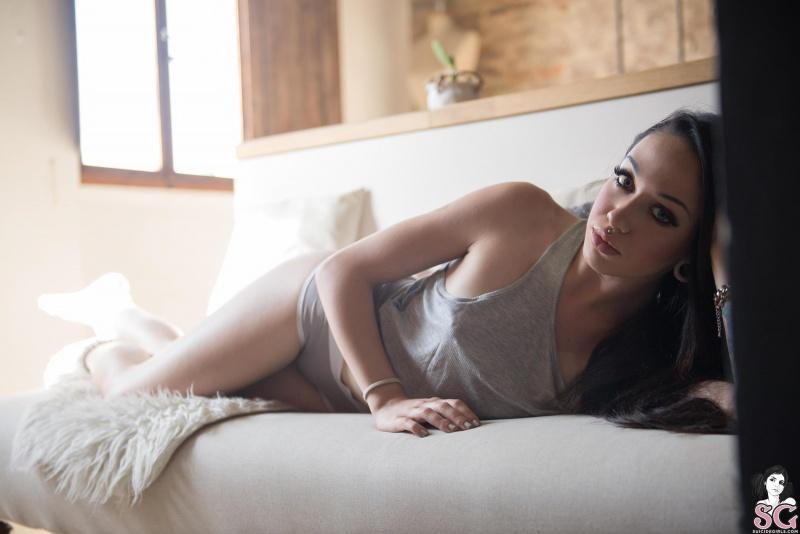 Cecylia Suicide Girls moreninha linda pelada gostosa