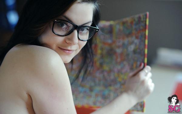 Ninfetinha morena tatuada linda seios perfeitos pelada