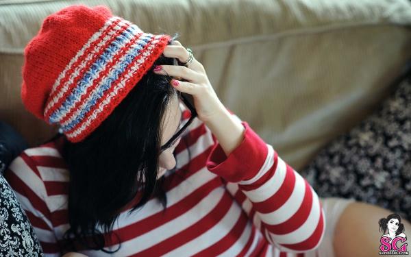 Ninfetinha morena tatuada linda seios perfeitos pelada