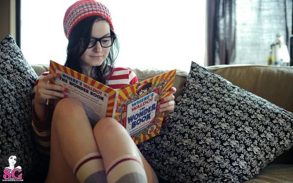 Ninfetinha morena tatuada linda seios perfeitos pelada