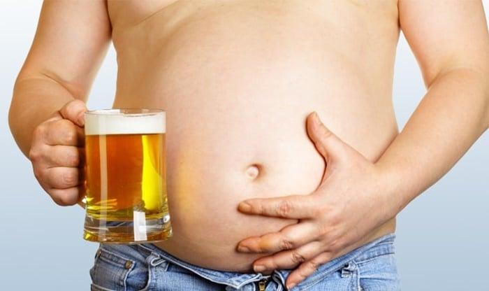 Cerveja não dá barriga e faz bem à saúde, diz estudo