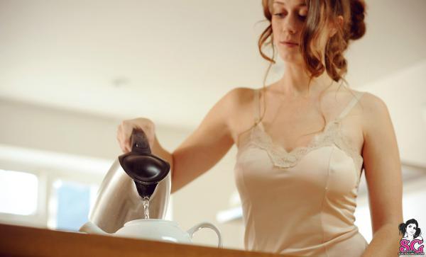 Chad Suicide Girls morena perfeita com bunda linda seios perfeitos tatuada nua