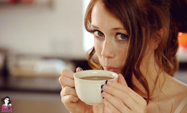 Morena perfeita com bunda linda seios perfeitos tatuada nua