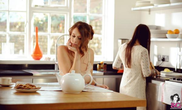 Chad Suicide Girls morena perfeita com bunda linda seios perfeitos tatuada nua