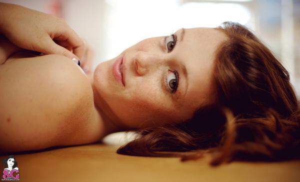 Morena perfeita com bunda linda seios perfeitos tatuada nua