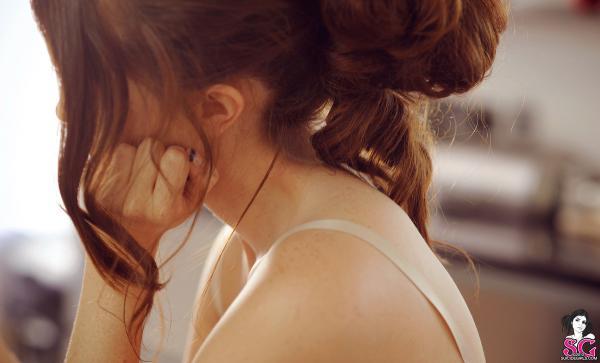 Morena perfeita com bunda linda seios perfeitos tatuada nua