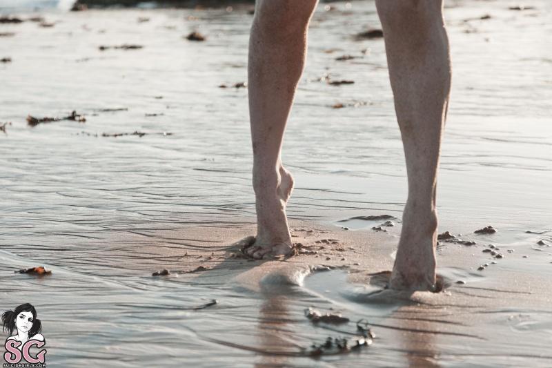 Morena tatuada gostosa peladinha na praia